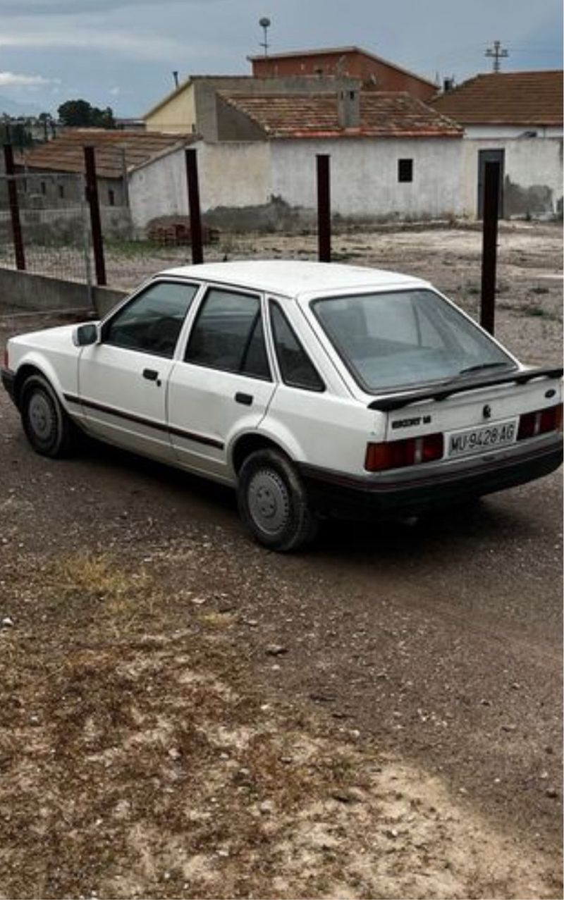 Ford Escort 1987 - foto 1