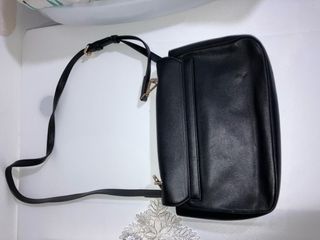 Bolso Love Moschino Negro con Parches