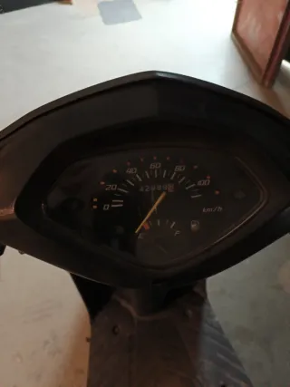 Moto honda  Scooter Gris 125