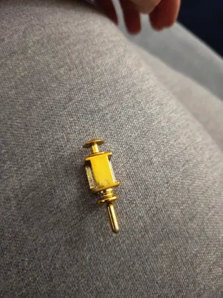 Lámpara barco pirata dorada Playmobil.