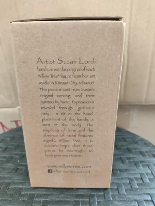 Figura Niña con Flores Enesco Arte Decorativo