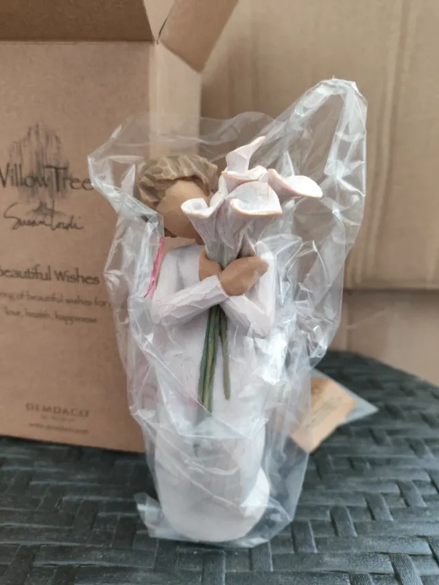 Figura Niña con Flores Enesco Arte Decorativo