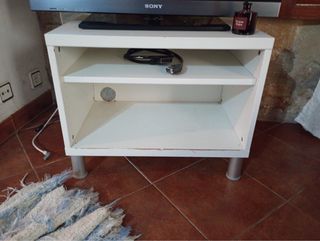 Mueble TV Sony Blanco y Plata