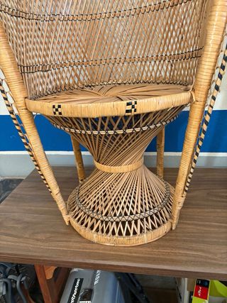 Silla de mimbre estilo peacock