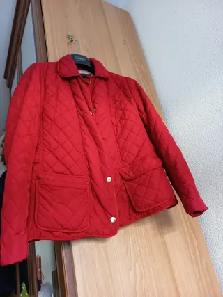 Chaqueta acolchada mujer roja