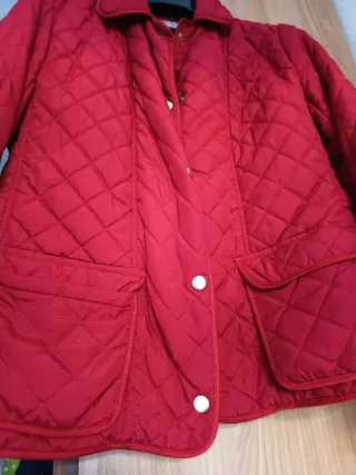Chaqueta acolchada mujer roja