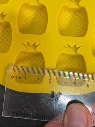 Molde silicona piña amarillo