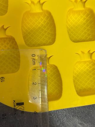 Molde silicona piña amarillo