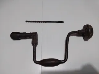 Taladro manual antiguo