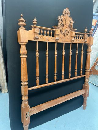 Cabecero y piecero de madera antiguo