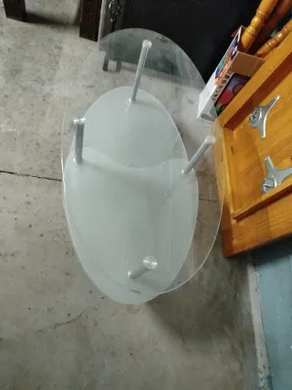 Tavolo da centro in vetro e metallo ovale