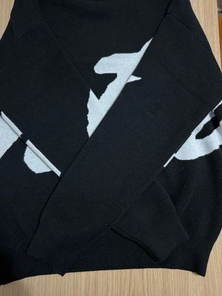 Jersey Bershka negro y blanco