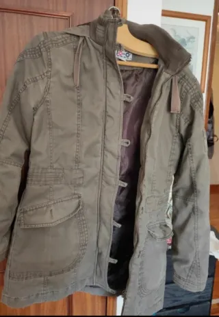 Casaco de senhora verde caqui usado