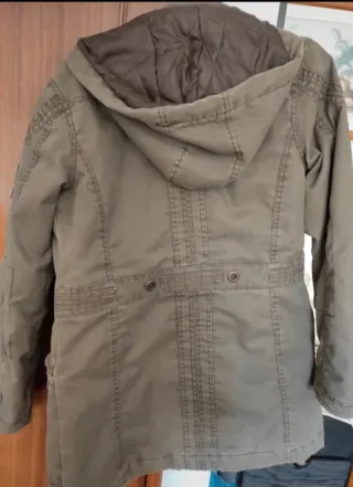 Casaco de senhora verde caqui usado