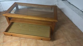 Mesa de centro de madera con cristal