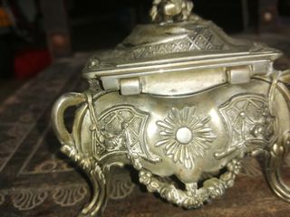 Guarda-joias antigo em metal