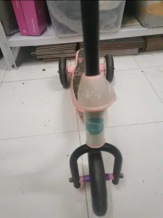 Patinete infantil rosa y blanco