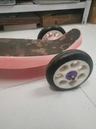 Patinete infantil rosa y blanco