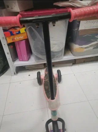 Patinete infantil rosa y blanco