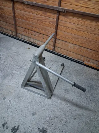 Caballete lateral moto resistencia