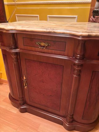 Recibidor con espejo y mármol