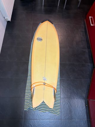 Tabla Twin Fin Fish 5'11 20”11/16 2”5/8 38’5 L