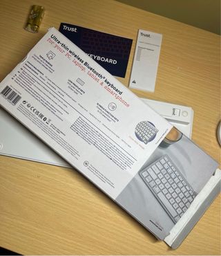 Teclado Bluetooth Trust Plata y Blanco