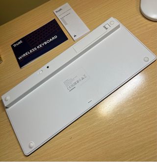 Teclado Bluetooth Trust Plata y Blanco