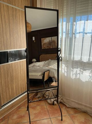 Espejo de pie de hierro forjado