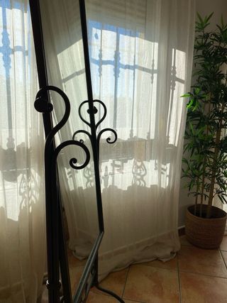 Espejo de pie de hierro forjado