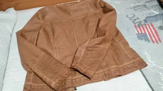 Cazadora polipiel mujer beige/marrón