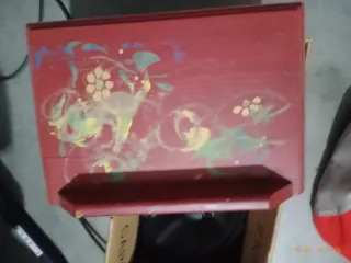 Cajas con objetos varios