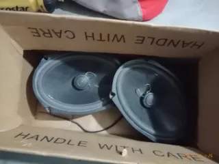 Cajas con objetos varios