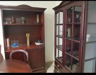 Lote Vitrina y Librería Madera