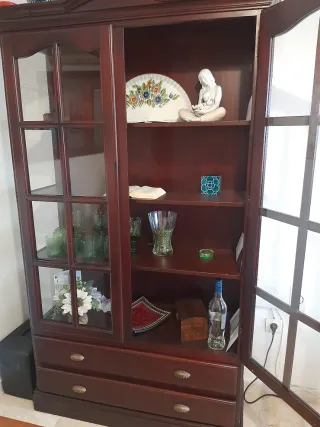 Lote Vitrina y Librería Madera