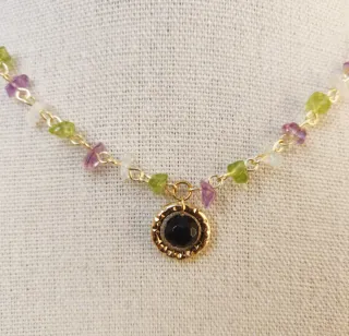 Collana di pietre colorate