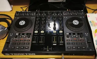 TRAKTOR KONTROL S4 MK1