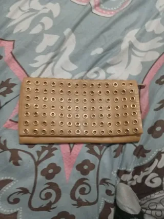 Bolso Clutch PRADA Piel Beige Tachuelas Doradas