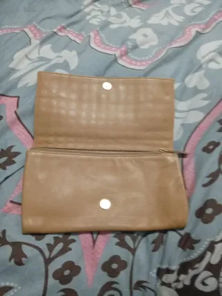 Bolso Clutch PRADA Piel Beige Tachuelas Doradas