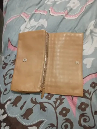 Bolso Clutch PRADA Piel Beige Tachuelas Doradas