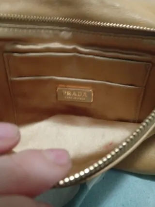 Bolso Clutch PRADA Piel Beige Tachuelas Doradas