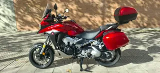 Honda VFR 800X Crossrunnner Roja con maletas