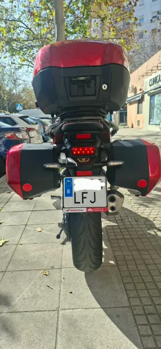 Honda VFR 800X Crossrunnner Roja con maletas