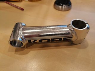 Potencia Kore 130x5 Aluminio