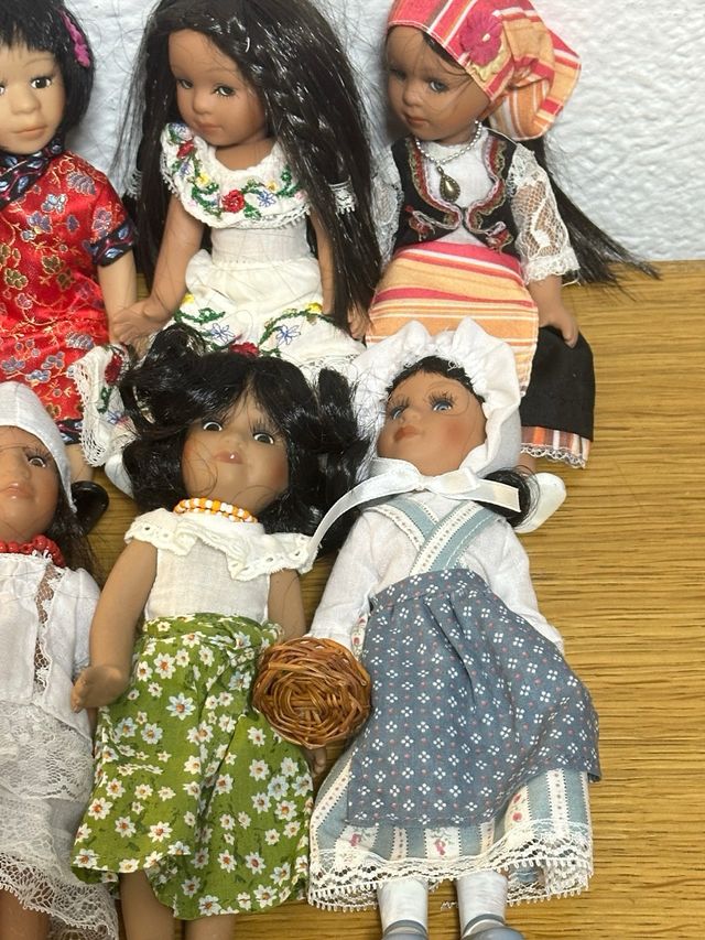 Lote 10 Muñecas Porcelana Vestidos Tradicionales