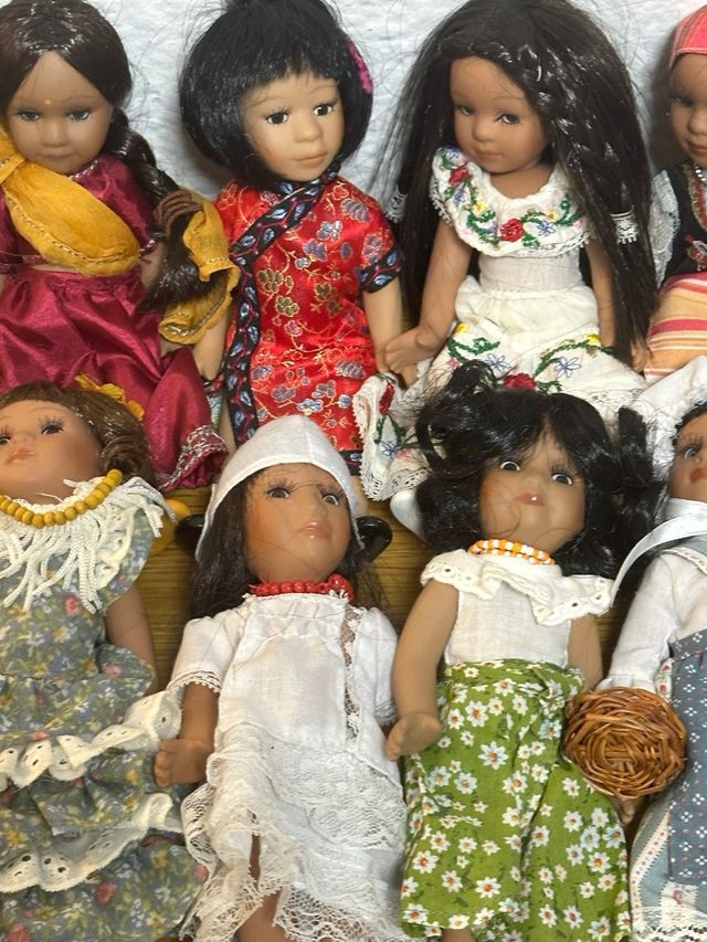 Lote 10 Muñecas Porcelana Vestidos Tradicionales