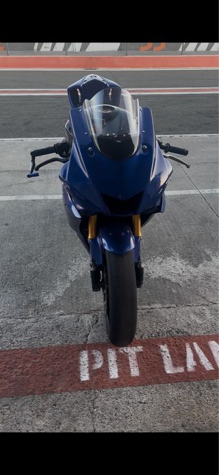 YAMAHA R6