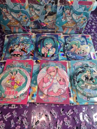 Set 11 Chapas Miku Brillantes