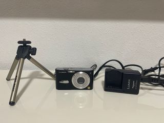 Cámara de Fotografía Digital Lumix de Panasonic.