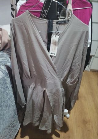 Mono Boohoo Beige Talla L nuevo